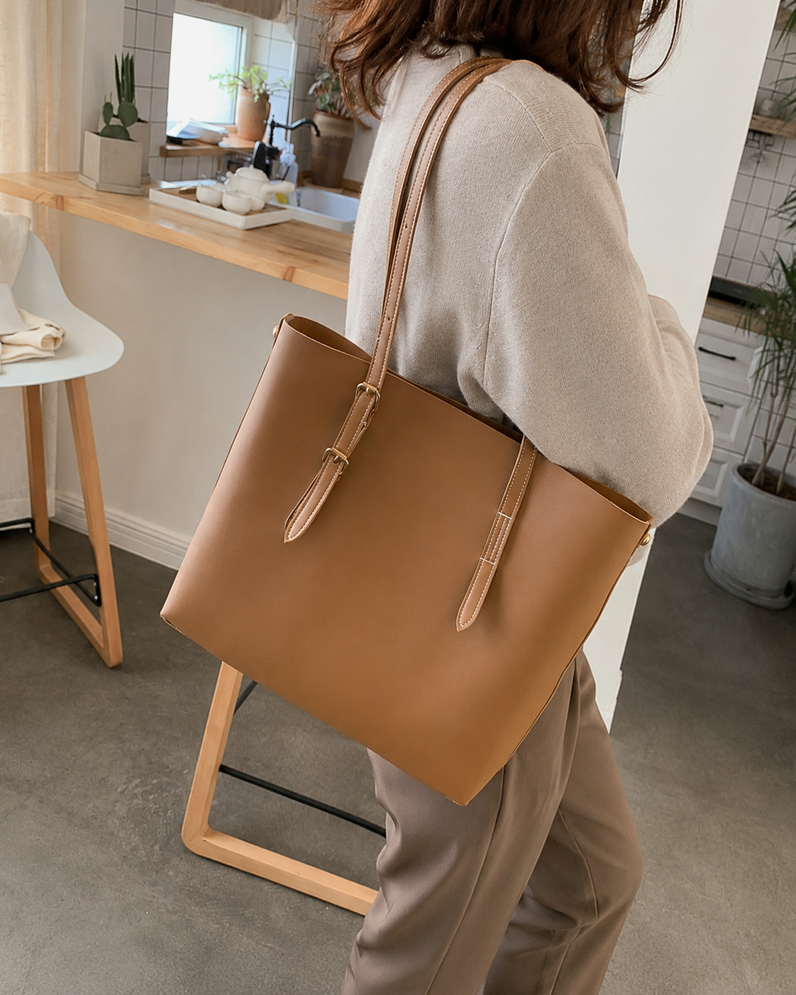 The Lavenza Classic Tote